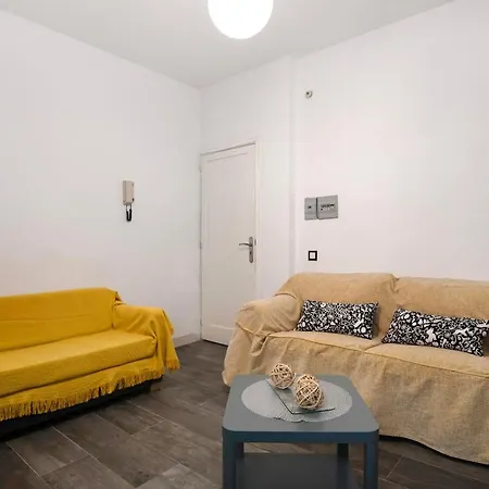 Piso Leon Y Castillo * أرّاثيفي