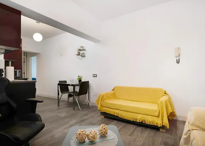 Piso Leon Y Castillo