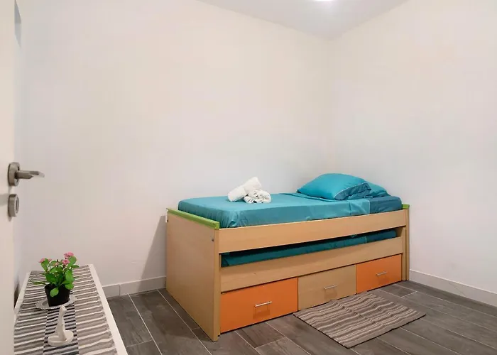 Piso Leon Y Castillo