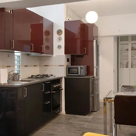 Piso Leon Y Castillo *